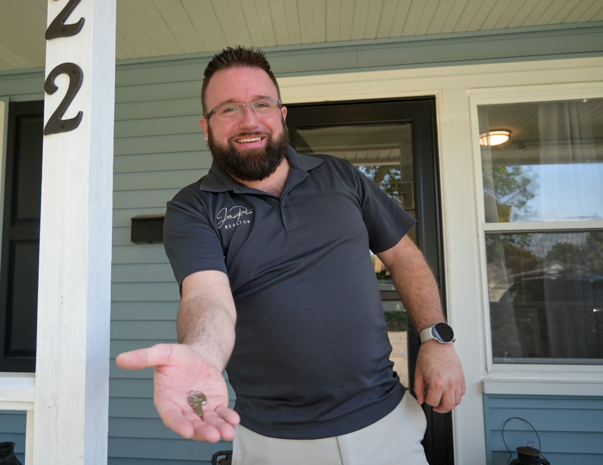 Joe Pine handing keys to a homebuyer